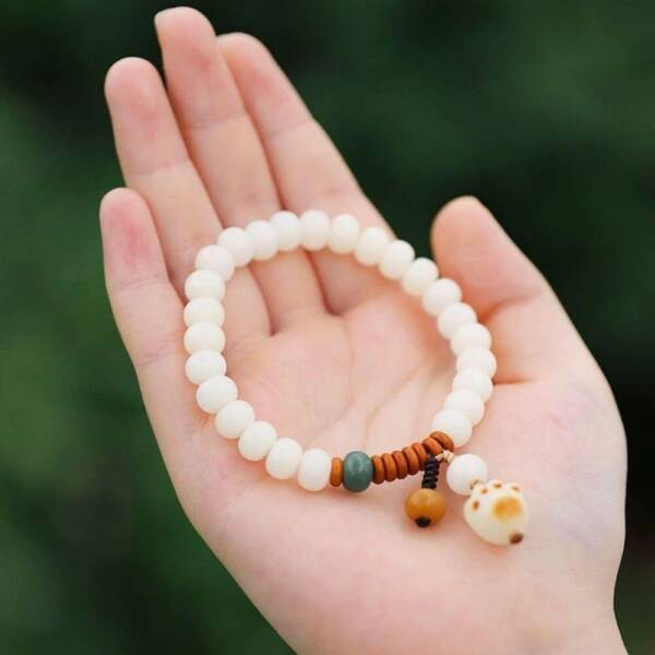 Bodhi Root Bead Bracelet with Maneki-neko At Reasonable Prices