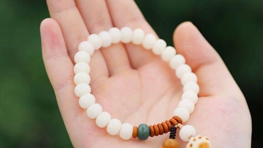 Bodhi Root Bead Bracelet with Maneki-neko At Reasonable Prices